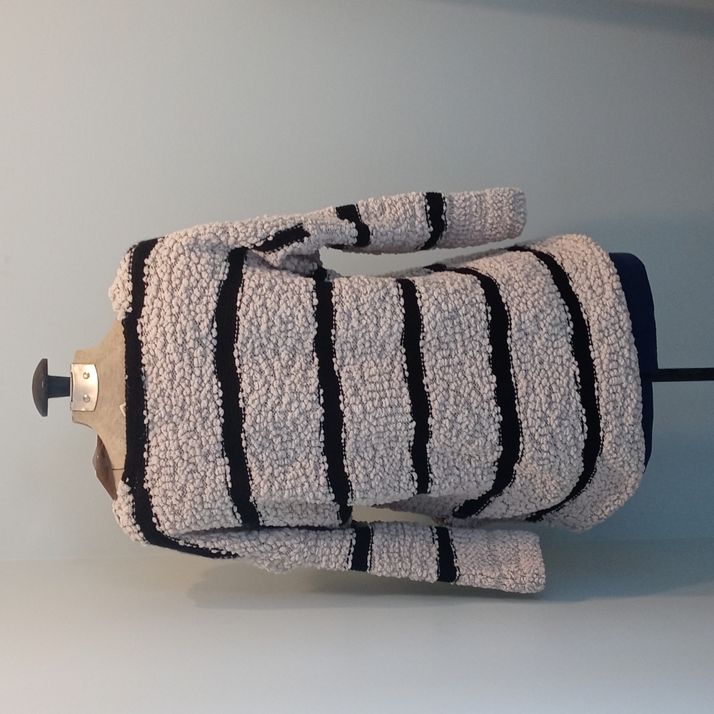 Fleece sweater large nwt size large cream and black color - Picture 3 of 5